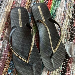 Ipanema Black and Gold Sandals 10